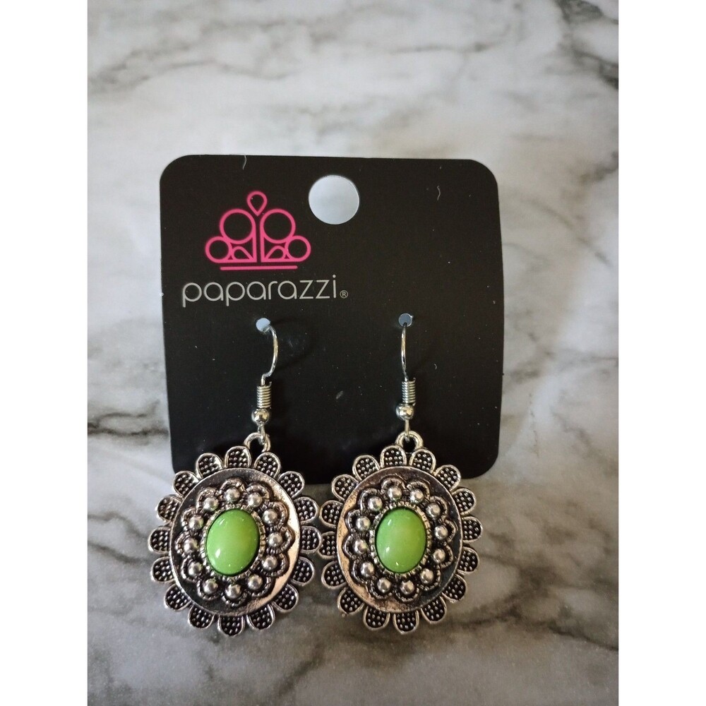 NWT Paparazzi Green Dangle Earrings